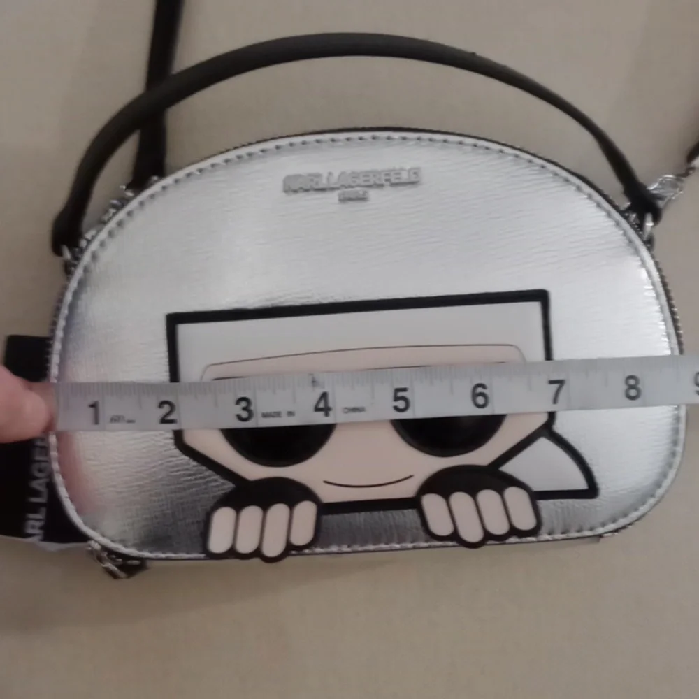 BNWT Karl Largerfeld silver & black crossbody bag with face logo - Picture 4 of 13